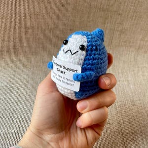 Tiburón de apoyo emocional - tiburón feliz - tu amuleto de la suerte para el buen humor - idea de regalo - regalo de cumpleaños - regalos especiales