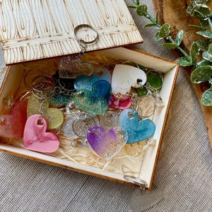 Mystery Box | Schlüsselanhänger | Überraschung | Geschenke für Frauen | Geburtstagsgeschenk | Handmade | Versand am Tag der Bestellung