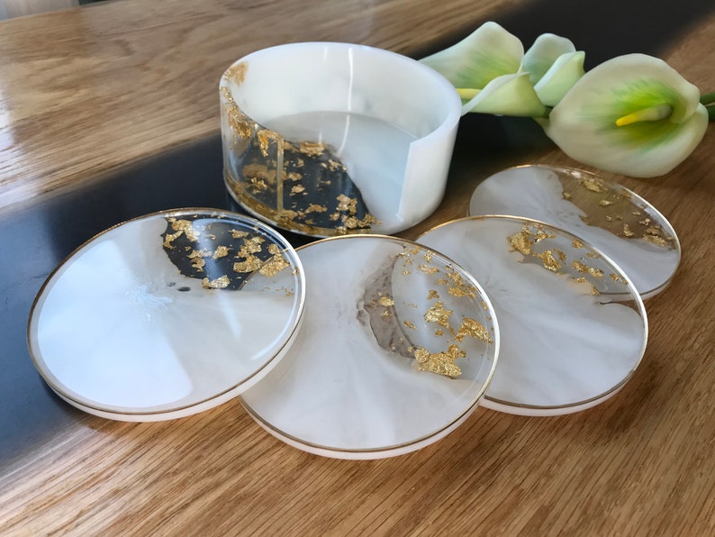 Coaster set / with 4 coasters / home / epoxy / decoration / coaster / resin / white / gold / party / balcony / terrace / bar / decoration obere Kante Gold