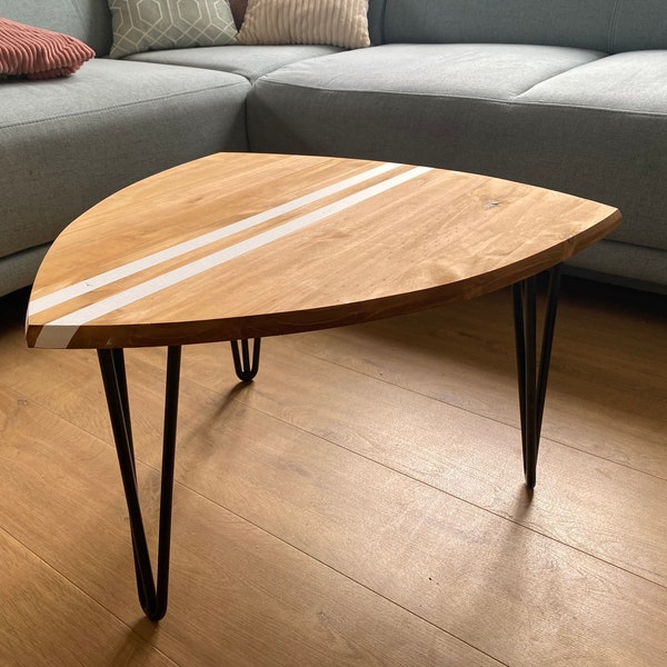 Table basse demi planche de surf en bois