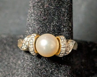 Vintage Pearl Ring - 14K gold Ring - Pearl and Diamond Ring       DH