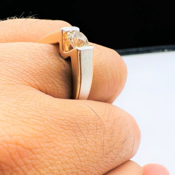Splendid Single Stone Diamond Ring