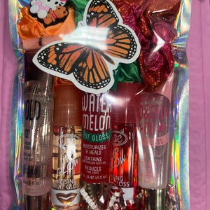 LIPGLOSS SCOOP, Magical Lips, lip gloss bundle, scrunchies, perfect gift. variety bundle.  The BEST Bundle!!!!!!!!