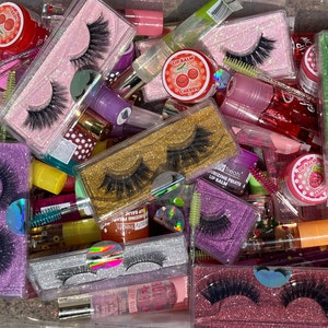 The Best Scoop, Mink lashes, lip-gloss assortment, Bundle deal, Lip-gloss bundle, eyelash bundle. Baddie Bundle!