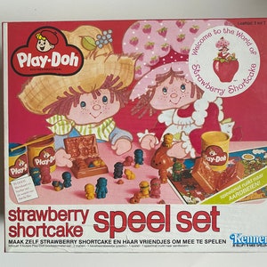 STRAWBERRY SHORTCAKE Sealed Play-Doh Play set Kenner Vintage collectible 80s toy New old stock