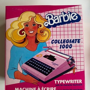 BARBIE TYPEMACHINE COLLEGIATE 1000 Vintage Jaren 80 verzamelspeelgoed mit 56 karakter toetsenbord Mehanotehnika Nieuwe oude voorraad