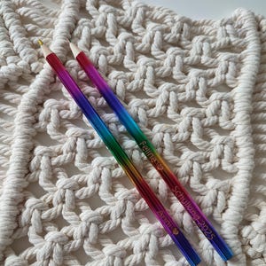 Crayon arc-en-ciel personnalisé avec nom - crayon de couleur personnalisé - cadeau de rentrée scolaire -