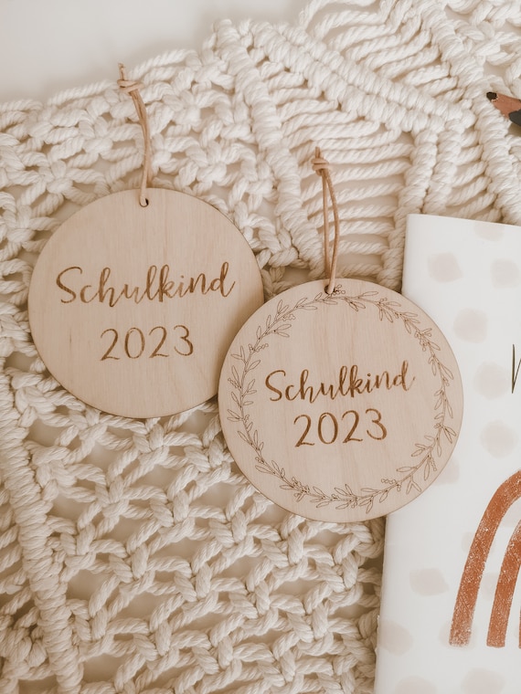 Holzanhänger Schulkind 2026 - Schultütenanhänger - Einschulung