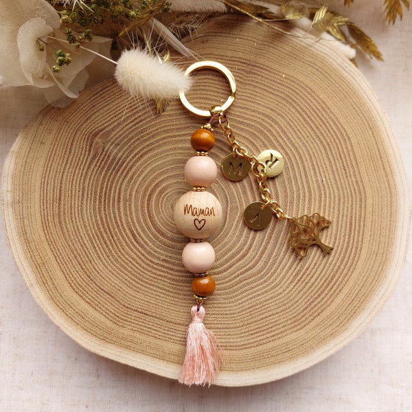 Porte-clés personnalisé maman / mamie avec perles en bois, pompon et médaillons petits enfants