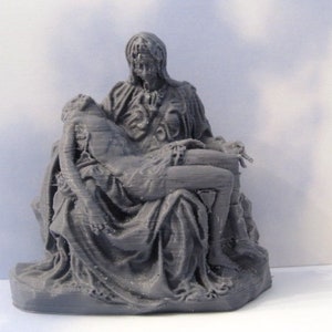 Pieta Statue (Michelangelo&#39;s)
