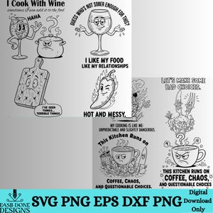 Pu&ograve; includere: Illustrazioni digitali in bianco e nero a tema cucina. Include immagini di un bicchiere di vino, un peperoncino, una tazza di caff&egrave; e un tagliere, ciascuno con testo spiritoso. Il testo include frasi come "I Cook With Wine" e "This Kitchen Runs on Coffee, Chaos, and Questionable Choices."