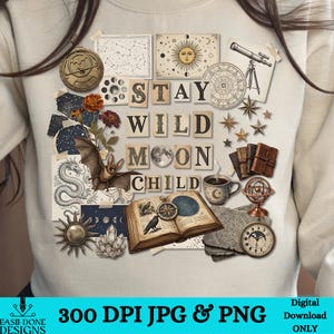 Può includere: Felpa bianca con un design che presenta elementi celesti e mistici. Il design include un pipistrello, un drago, una bussola e le parole "STAY WILD MOON CHILD". Il design include anche un sole, una luna, stelle e un telescopio.