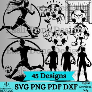 以下が含まれることがあります： 白黒のサッカーをテーマにしたデジタルデザイン。サッカー選手のシルエット、顔のあるサッカーボール、トロフィー、ゴールが含まれています。画像には「45 Designs」と「SVG PNG PDF DXF」の文字が含まれています。