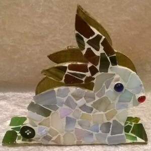 DEKORATION FÜR OSTERN Handgefertigter Serviettenhalter Mosaik Hase, Unikat Bild 1