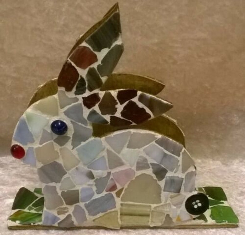 DEKORATION FÜR OSTERN Handgefertigter Serviettenhalter Mosaik Hase, Unikat Bild 2