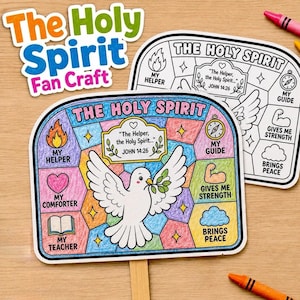Peut inclure: Un éventail artisanal représentant une colombe blanche avec un rameau d'olivier, entouré de sections colorées style vitrail avec le texte The Holy Spirit, My Helper, My Comforter, My Teacher, My Guide, Gives Me Strength et Brings Peace.