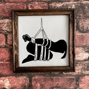 Shibari ispirato - Appeso - Bellezza legata in corda - Tela incorniciata - Arte murale leggera con cornice