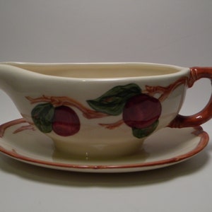 Vintage Franciscan Apple Design Gravy Boat Sauce Serving Dish Dinnerware