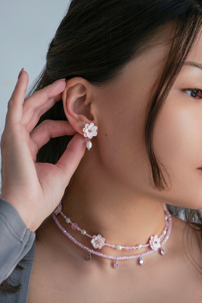 Parure de bijoux fleurs avec perles, quartz, perles, strass, argile polymère / Boucles d'oreilles fleurs en argile / Tour de cou de perles florales avec strass image 1