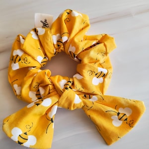 Cotton scrunchie with detachable bow, hair scarf, spring scrunchie, hair tie, summer hair, ponytail holder, women&#39;s hairstyles, teen hairtie
