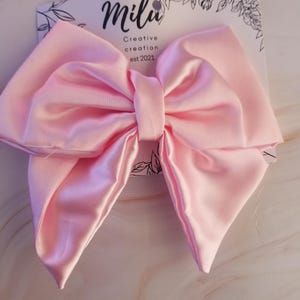Rosa Seidensatin Haarschleife, Haar Accessoire, oversized Haarschleife, große Schleife, Haarschleife für Frauen, Hochzeit Schleife, Haarclip Schleife
