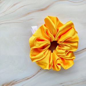 Yellow silk scrunchie, hair elastic, spring scrunchie, hair tie, summer hair, ponytail holder, women&#39;s hair tie, girls hair tie, yellow tie
