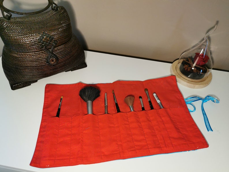 make-up brush pouch image 1