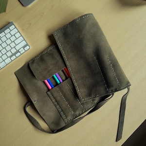 Customize Leather Pencil Roll Case, Rustic Artist Pencil Organizer Wrap, Unisex Leather Pen Holder for Drawing and Sketch Tools