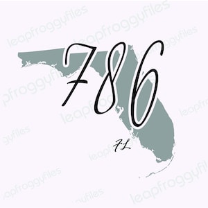 Puede incluir: Un contorno gris del estado de Florida con el número 786 escrito en letra cursiva negra. Las letras "FL" están escritas en letra cursiva negra debajo del número.