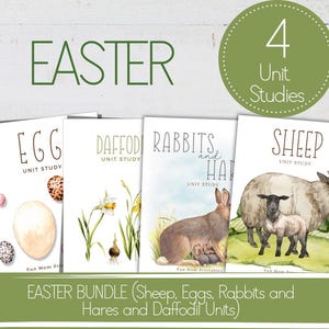 Op de afbeelding: Een set van vier paaseenheden, elk met een ander thema: eieren, narcissen, konijnen en hazen, en schapen. De omslagen bevatten aquarel illustraties van elk thema.