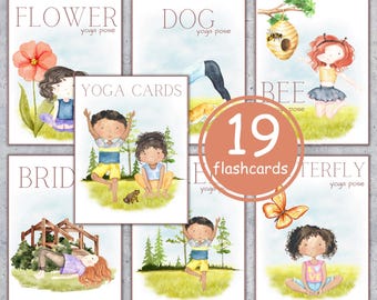 Puede incluir: Conjunto de 19 flashcards de yoga ilustradas para niños. Cada tarjeta presenta una postura de yoga diferente con una ilustración de animal lindo y el nombre de la postura. Las tarjetas están impresas en cartulina blanca con un fondo de acuarela.