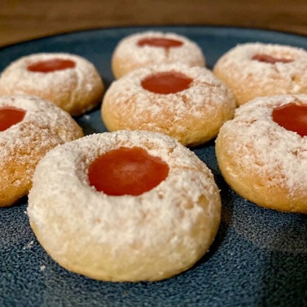 selbsgemachte frische engelsaugen kekse, frische backwaren,Weinacht Plätzchen, weinachtdeko, weinacht geschenk