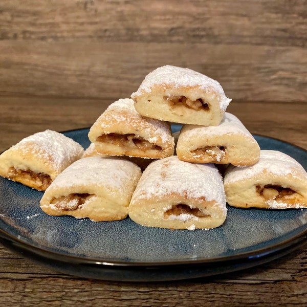 handgemachte frische apfeltasche plätzchen, mit walnuss, geschenkidee, tisch deko, party kekse