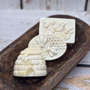 Honey & Bee Pollen Soap – Cold Process | Natural Handmade Soap Bar | Raw Honey, Cocoa Butter and Bee Pollen | Moisturizing and Gentle