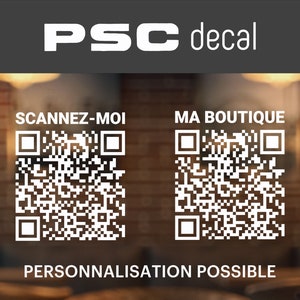 Peut inclure: Deux codes QR blancs sur un fond transparent. Le code du haut dit "SCANNEZ-MOI" et le code du bas dit "MA BOUTIQUE". Le texte "PERSONNALISATION POSSIBLE" est sous les codes.