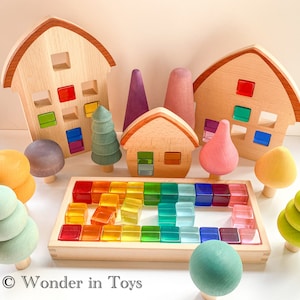 Casas Waldorf e Acrílicos Arco-Íris | Casas na Floresta | Árvores Coloridas | Brinquedos | Montessori | Crianças Pequenas | Casa de Janela | Cubos Brilhantes de Gelatina Chanfrada