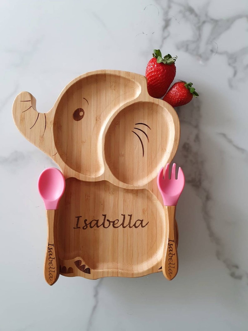 Assiette en bambou personnalisée avec ventouse, couverts pour enfants, couverts en bois pour bébé, vaisselle pour enfants de Noël, cadeau pour bébé, anniversaire, baptême image 1