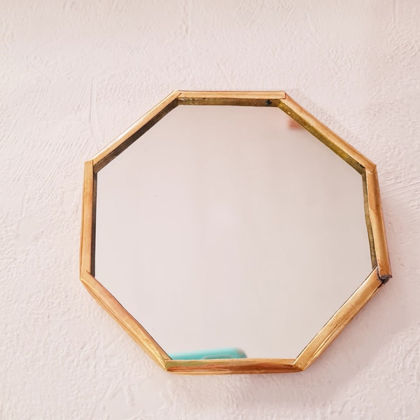 Decorative mirror in golden brass