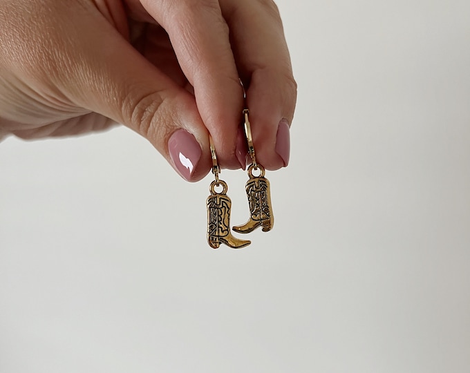 Cowboy boot huggie earrings, gold dangle drop earrings, minimalistic huggie earrings, western earrings, cowgirl earrings, coastal cowgirl