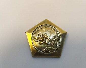Insignia del pin comunista del paseo espacial Voskhod-2 del programa espacial soviético de 1965