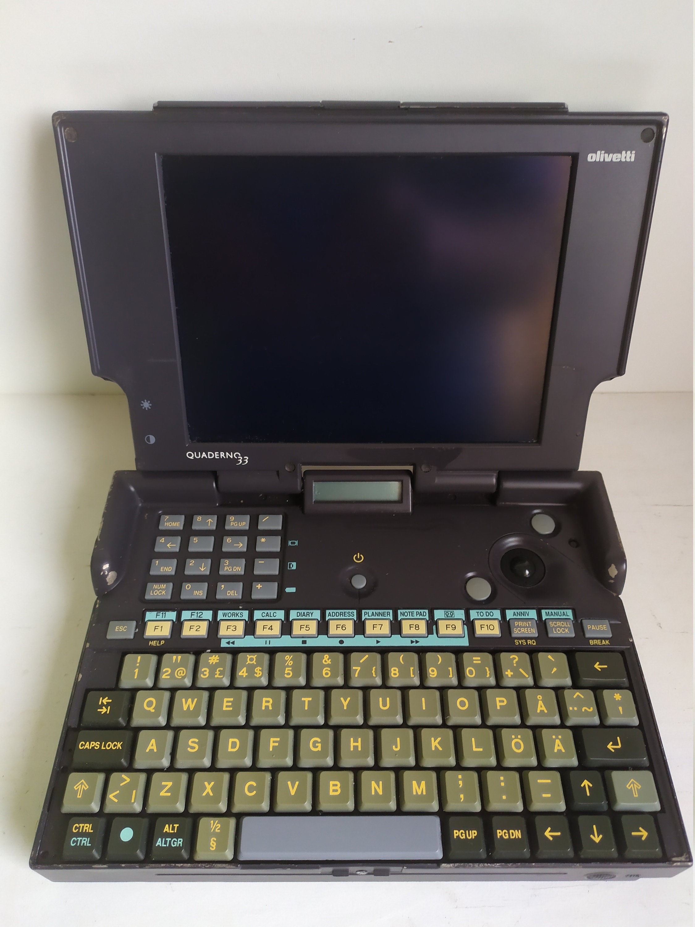Olivetti QUADREN S3 パソコン Olivetti Quaderno 🌟 The ultraportable PC from 1992 features a NEC