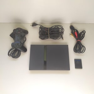 Vintage Sony PlayStation 2 Slim-consolebundel – PS2, OEM-controller, geheugenkaart + FIFA 08-game – zeer goede staat