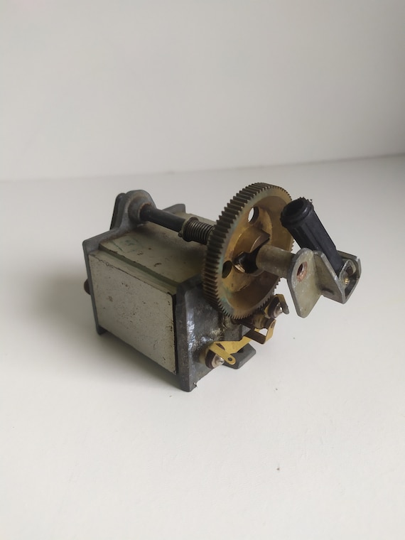 Hand crank generator online