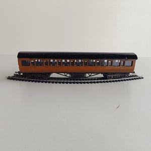Vintage Model Train Passenger Wagon - OO/HO Scale - Premium Collectible
