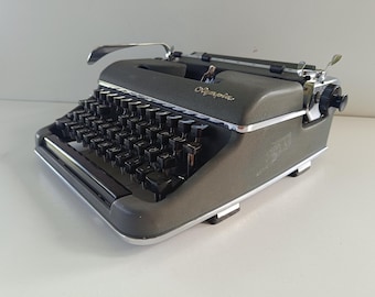 Vintage Olympia SM2 Typewriter - Very Good Condition with Wooden Case