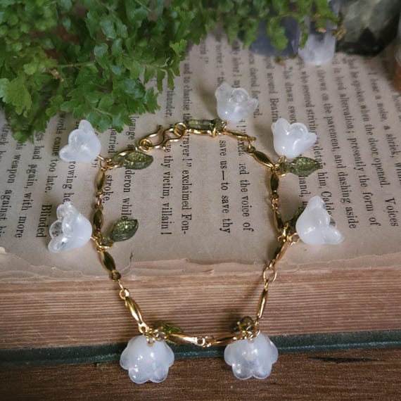White Flower Fairy Bracelet | Lily of the Valley | Bell flower Beads