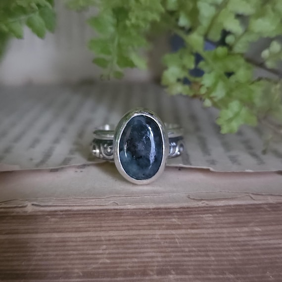 Natural Emerald Ring | Size 5.5 | Sterling Silver | Fantasy Jewelry | Artisan Handmade |