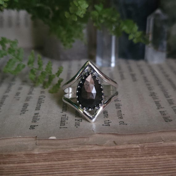 Golden Sheen Sapphire Ring | Made-to-size | Sterling Silver | Split Chevron Band | Artisan Hand Crafted Jewelry |