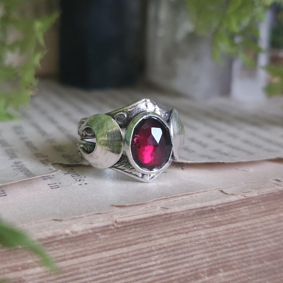 Garnet Triple Moon Ring | Size 4.5 | Sterling Silver | Witchy Ring | Artisan-Handcrafted Jewelry | Gemstone Ring | Fantasy Ring