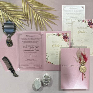 Invitaciones de boda Invitaciones de boda sikh indias hechas a medida con múltiples inserciones y sellos de cera en papel con acabado metálico rosa